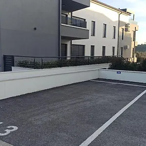 https://apartment-emarin.in-istria.net